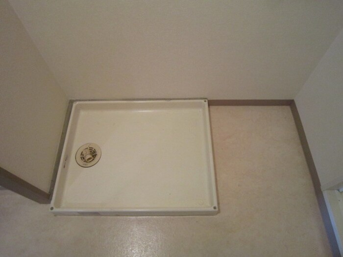 物件内観写真12　(洗濯機置場)