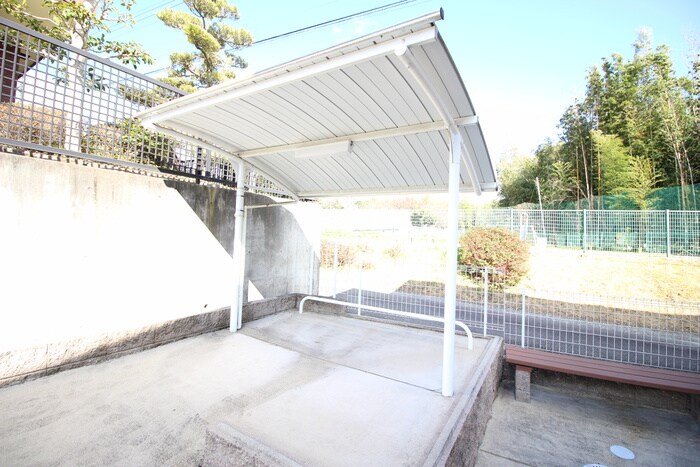 物件外観写真4　(駐輪場)