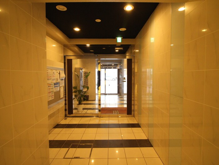 物件外観写真2　(エントランス部分)