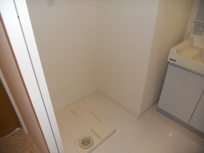 物件内観写真14　(洗濯機置場)