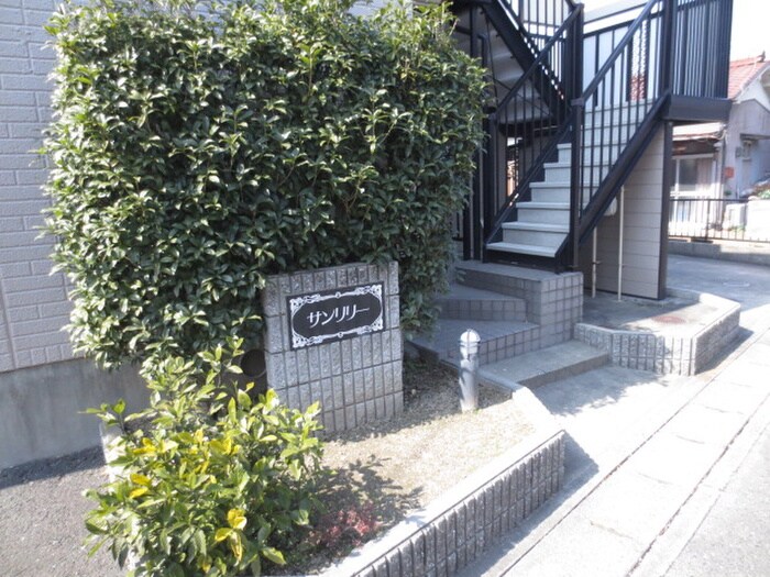 物件外観写真6　(エントランス部分)