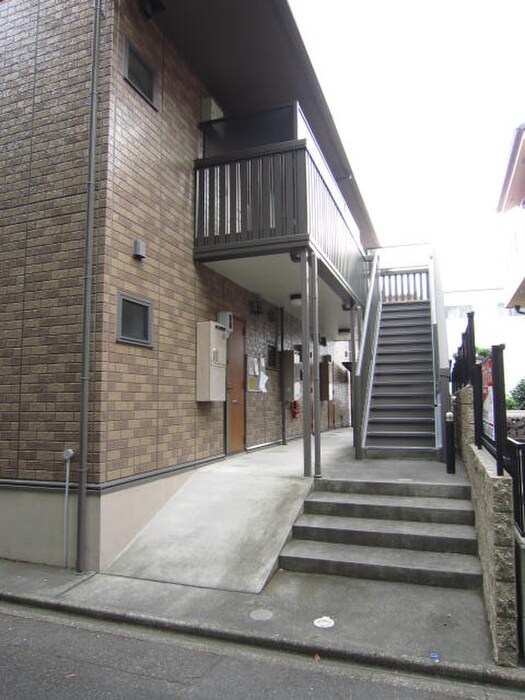 物件外観写真3　(エントランス部分)