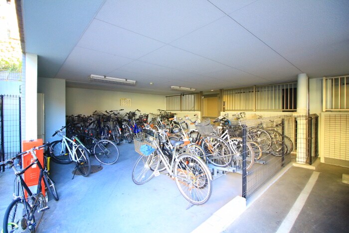 物件外観写真4　(駐輪場)