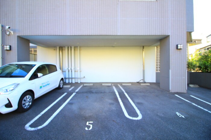 物件外観写真5　(駐車場)