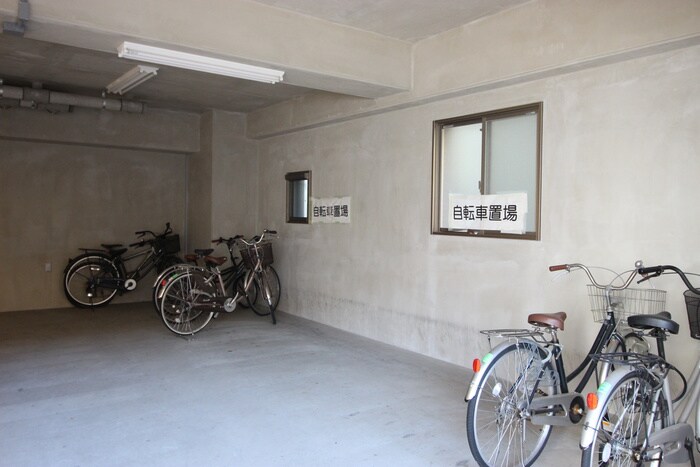 物件外観写真6　(駐輪場)