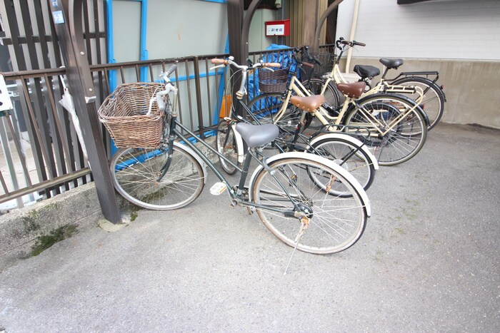 物件外観写真3　(駐輪場)