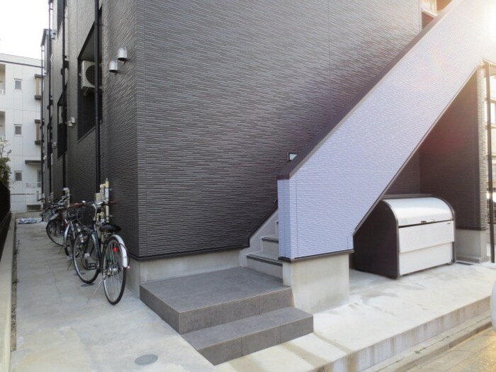 物件外観写真5　(エントランス部分)