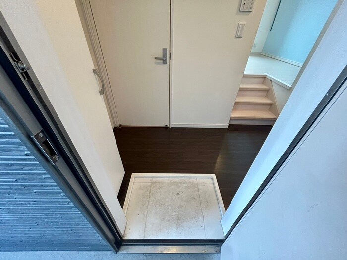 物件内観写真14　(玄関)