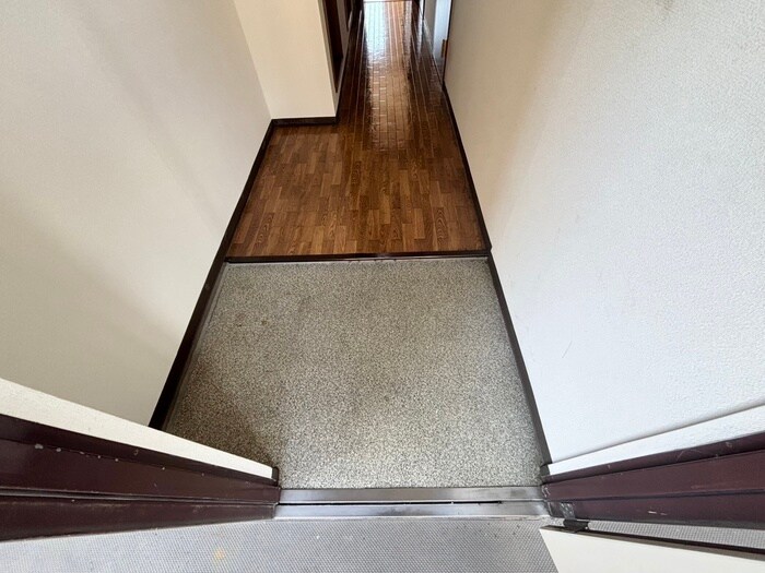 物件内観写真7　(玄関)