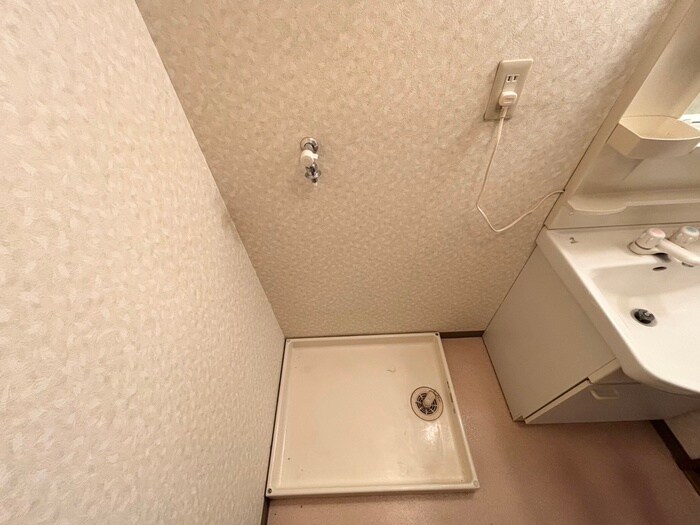 物件内観写真10　(洗濯機置場)