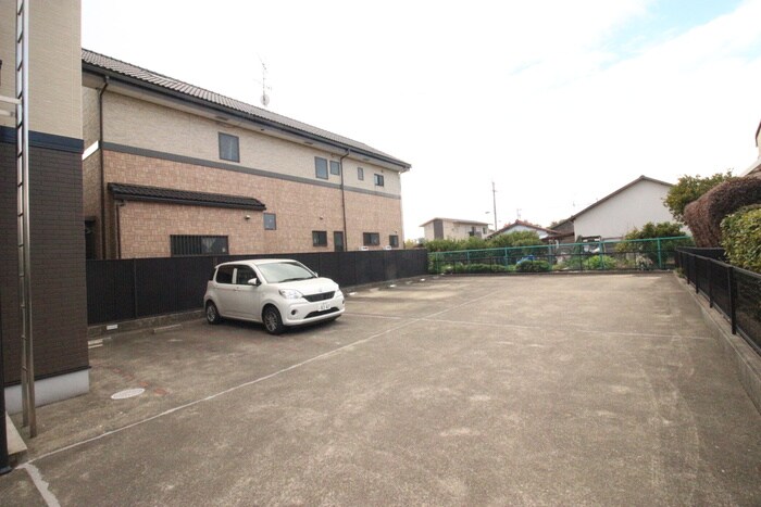 物件外観写真5　(駐車場)