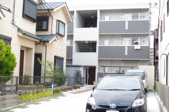 物件外観写真1　(駐車場)