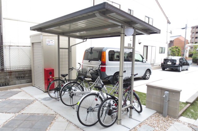 物件外観写真3　(駐輪場)