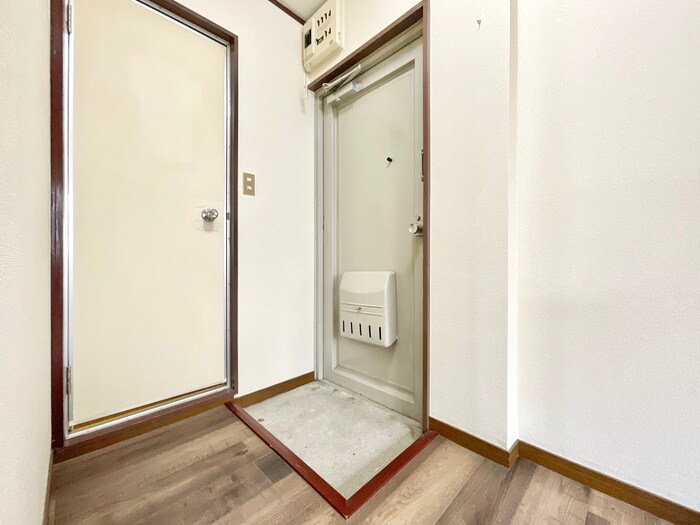 物件内観写真18　(玄関)