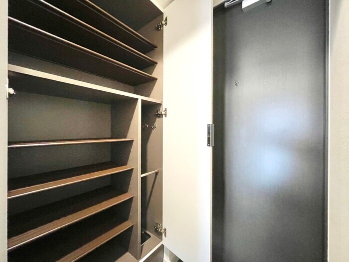 物件内観写真8　(靴箱)