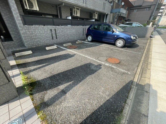 物件外観写真4　(駐車場)