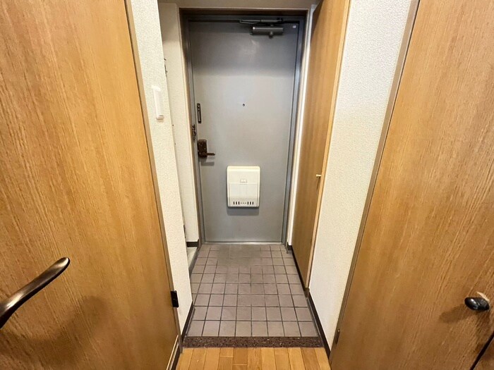 物件内観写真16　(玄関)