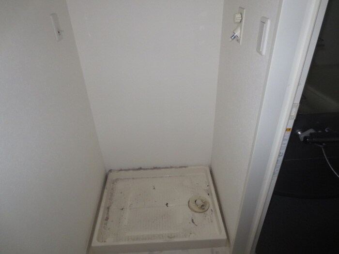 物件内観写真16　(洗濯機置場)