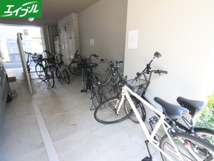 物件外観写真3　(駐輪場)