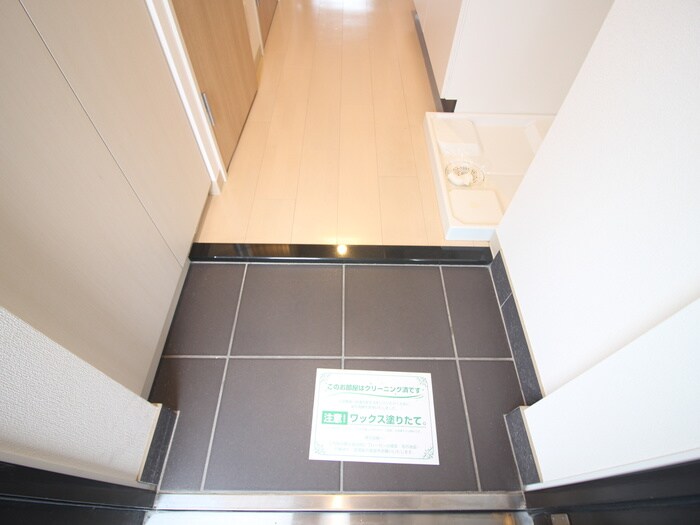 物件内観写真14　(玄関)