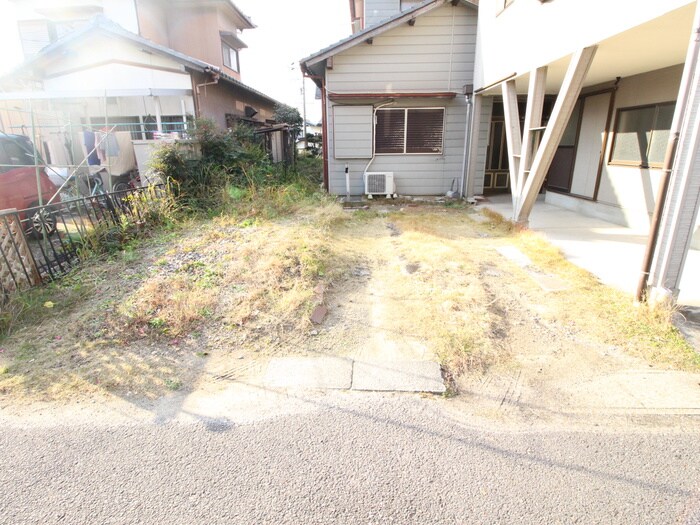 物件外観写真4　(駐車場)