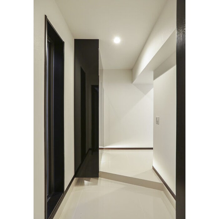 物件内観写真13　(玄関)