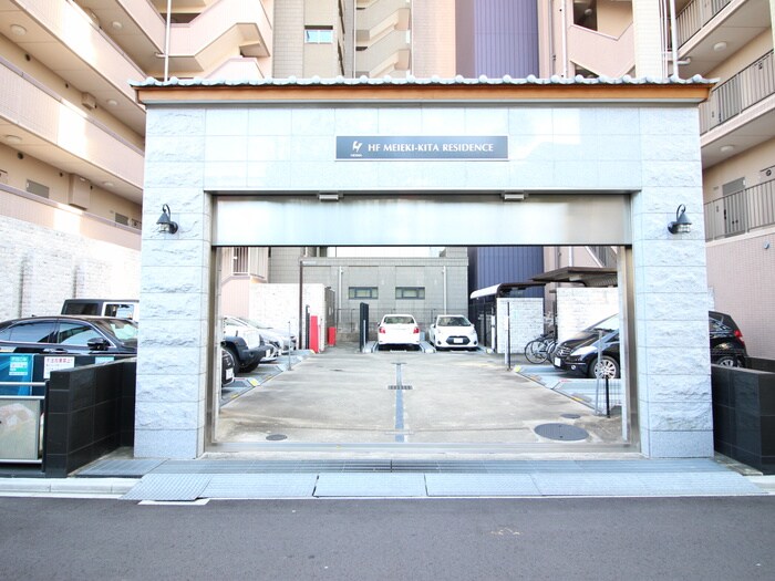 物件外観写真4　(駐車場)