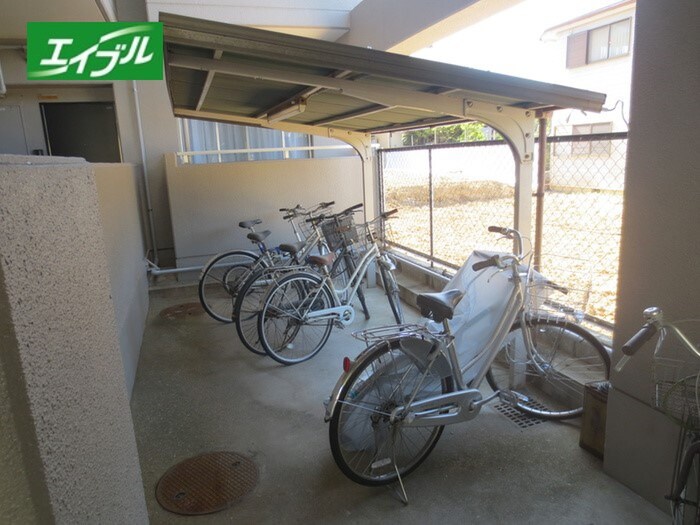 物件外観写真3　(駐輪場)