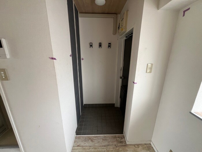 物件内観写真18　(玄関)