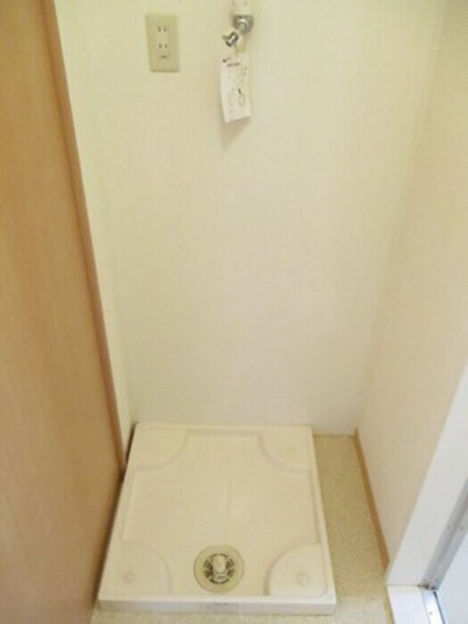 物件内観写真9　(洗濯機置場)