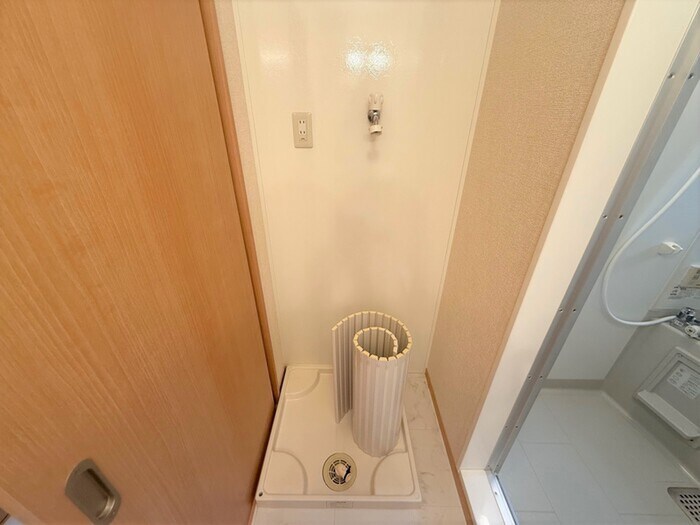 物件内観写真14　(洗濯機置場)