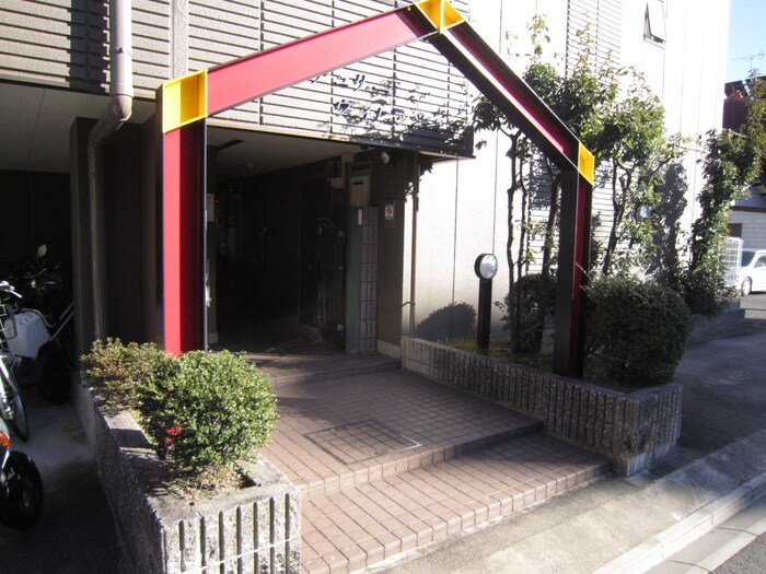 物件外観写真3　(エントランス部分)