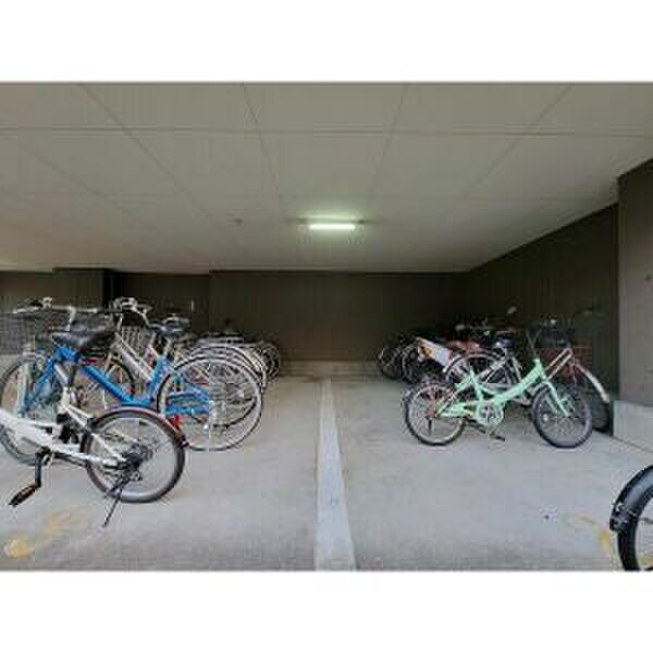 物件外観写真5　(駐輪場)