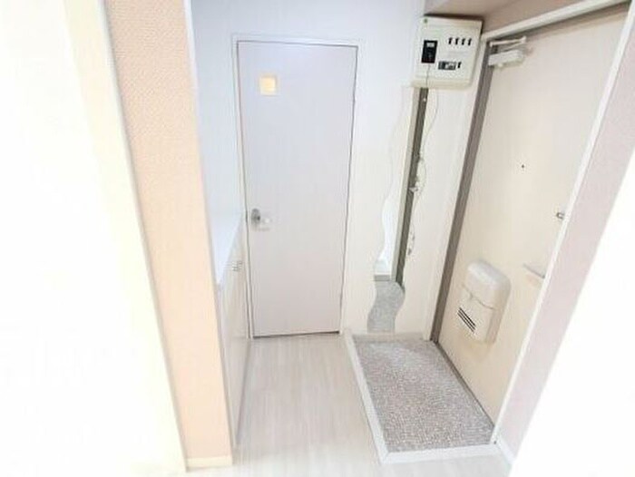 物件内観写真13　(玄関)