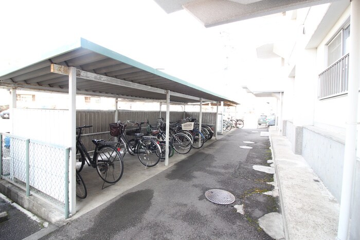 物件外観写真3　(駐輪場)