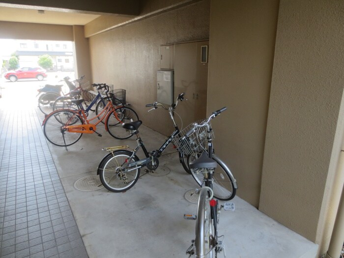 物件外観写真4　(駐輪場)