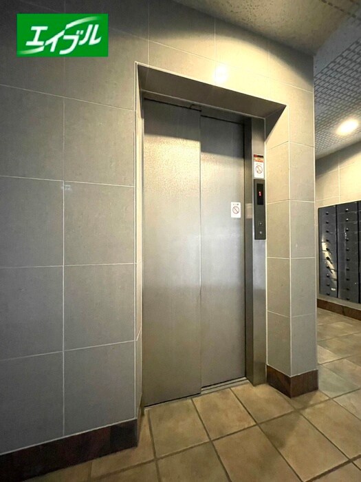 物件外観写真4　(エントランス部分)