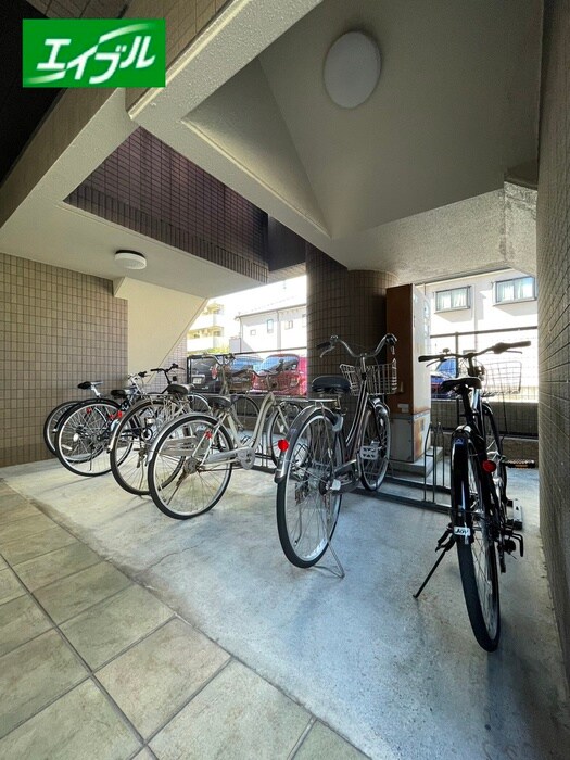 物件外観写真5　(駐輪場)