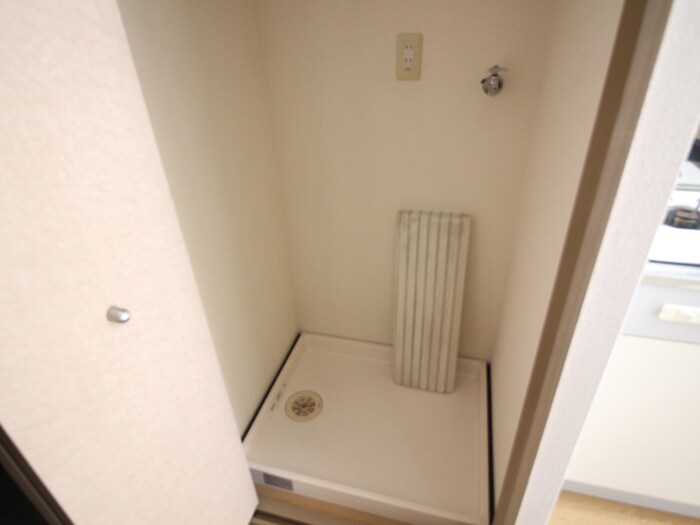 物件内観写真14　(洗濯機置場)