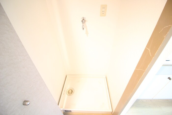 物件内観写真15　(洗濯機置場)