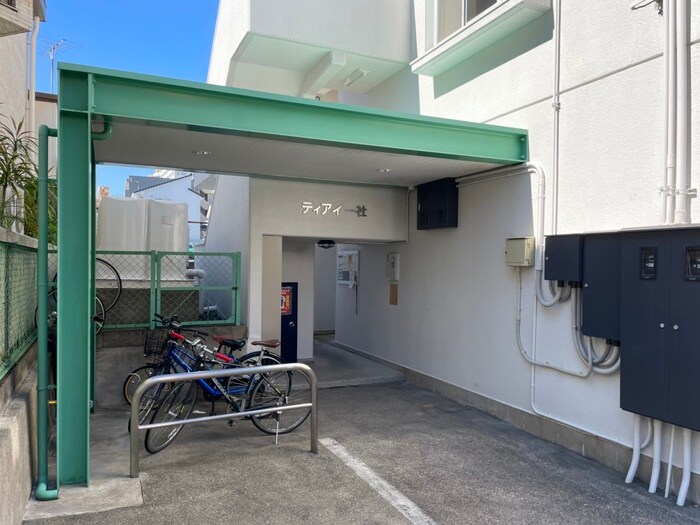 物件外観写真2　(エントランス部分)