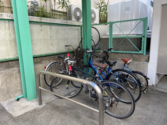 物件外観写真3　(駐輪場)