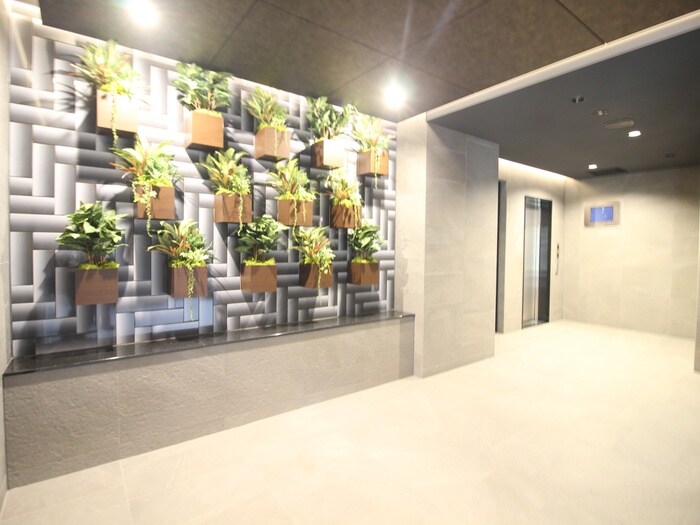 物件外観写真6　(エントランス部分)