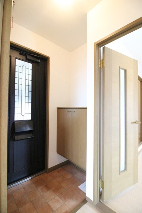 物件内観写真7　(玄関)