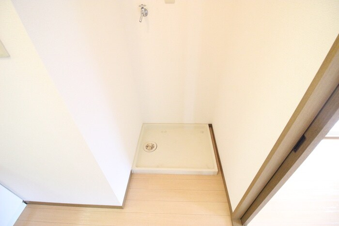 物件内観写真12　(洗濯機置場)