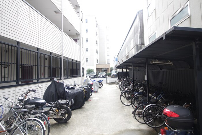 物件外観写真4　(駐輪場)