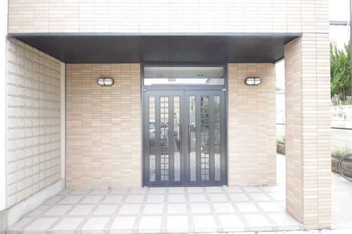 物件外観写真5　(エントランス部分)