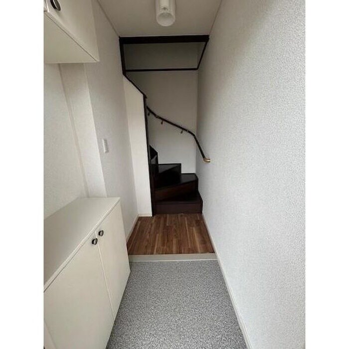 物件内観写真8　(玄関)