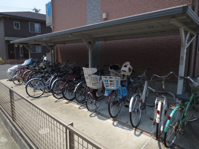 物件外観写真4　(駐輪場)