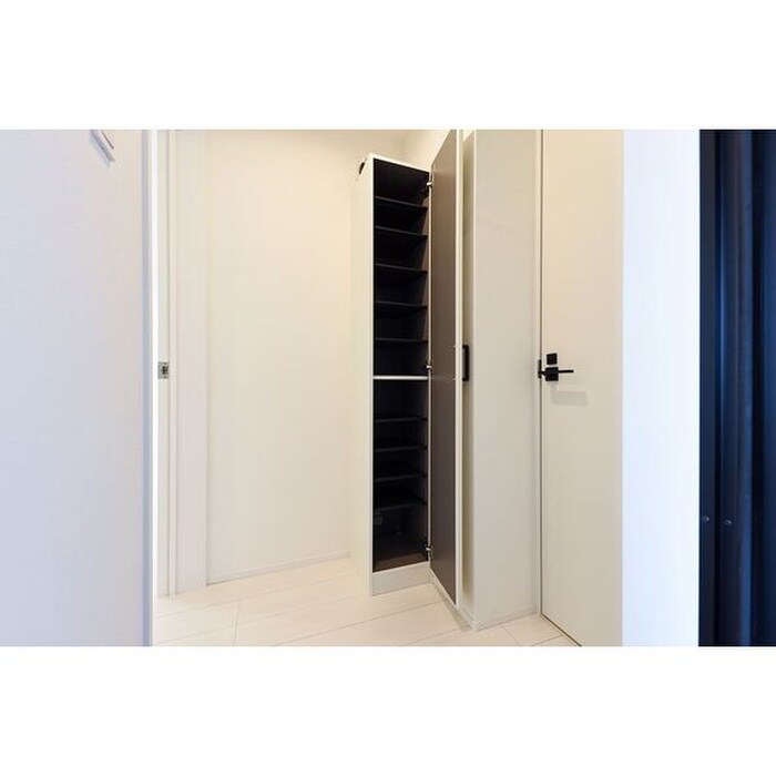 物件内観写真11　(玄関)